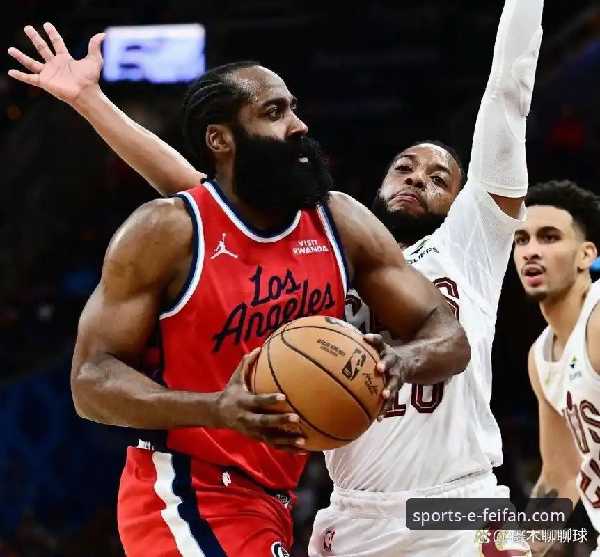 米切尔42分哈登26+7，骑士险胜魔术豪取四连胜：一场攻防转换的深度解析